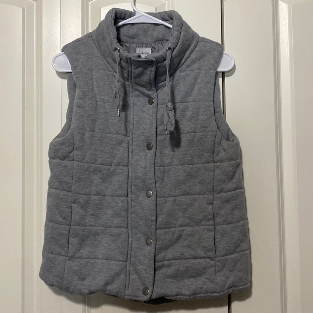 Button and zip up small vest gray
